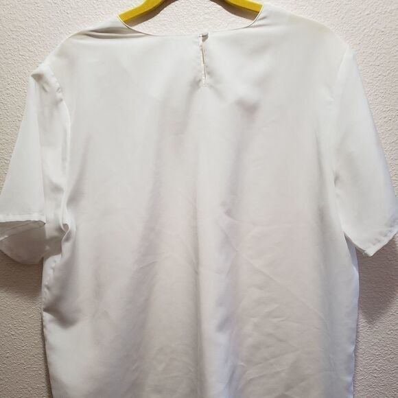 Elizabeth Williams, White beaded blouce, L - Picture 2 of 3